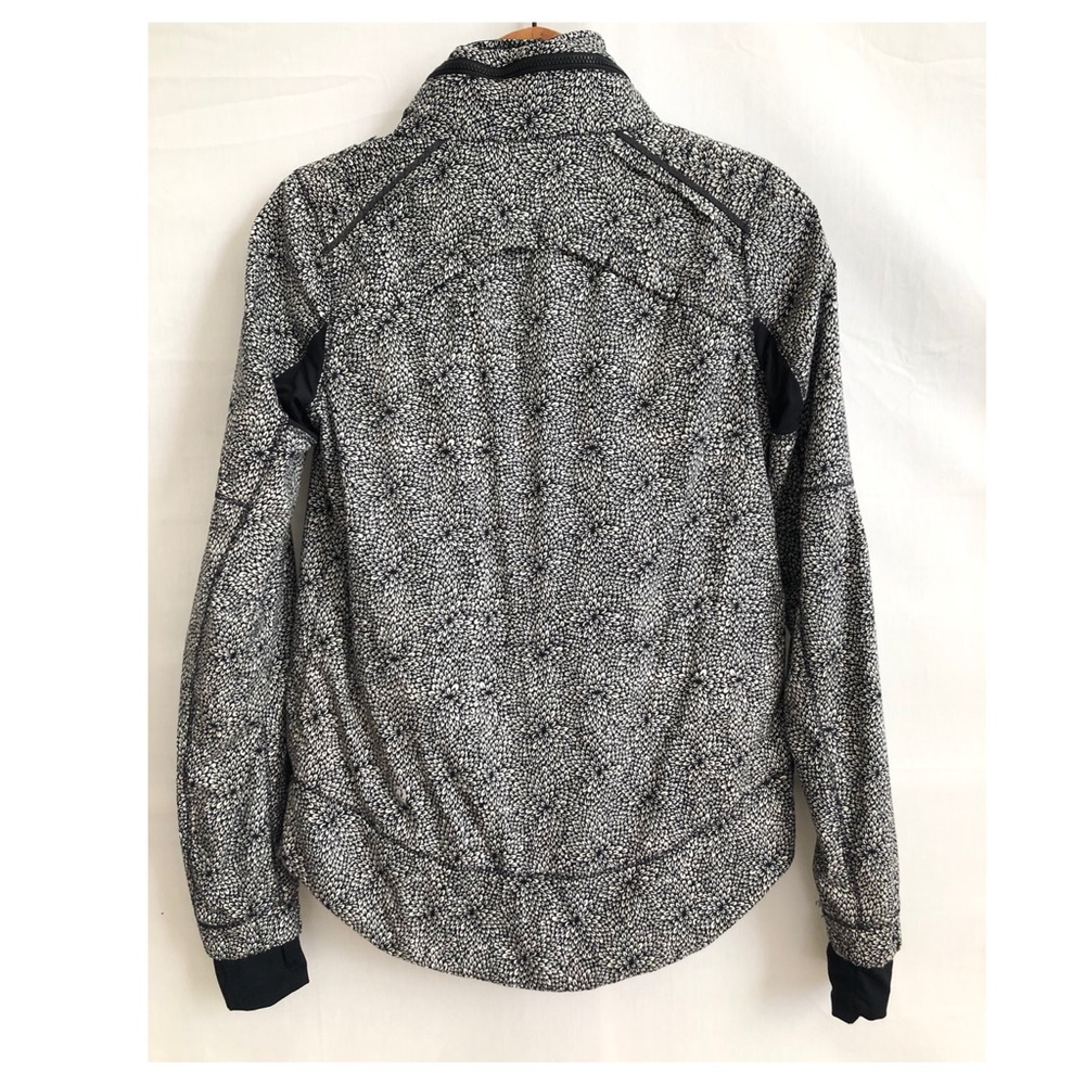 Lululemon hooded jacket, size 2 - Picture 5 of 15